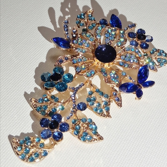 *EXCLUSIVE* Blue & Gold Stylish Brooch Exaggerated Floral Butterfly Design - Picture 6 of 9